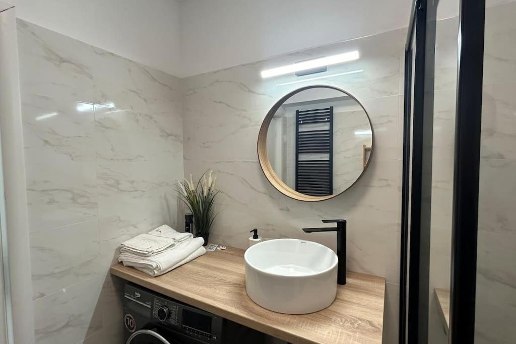 Abc - 43 Apartment *